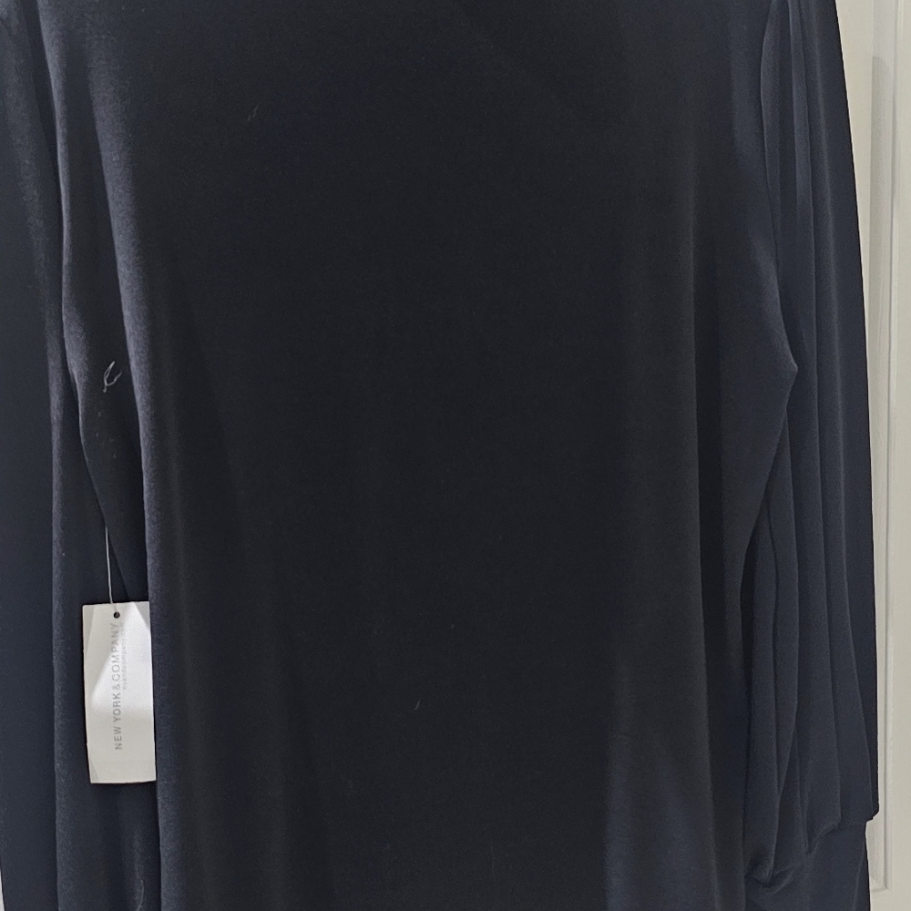 New York and Company Woman's Turtleneck Blouse that Slightly Balloon Large NWT - Picture 5 of 7